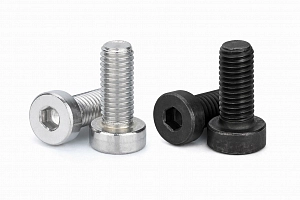 Винт с низкой головкой и внутренним шестигранником DIN 7984 кл.пр. 10.9